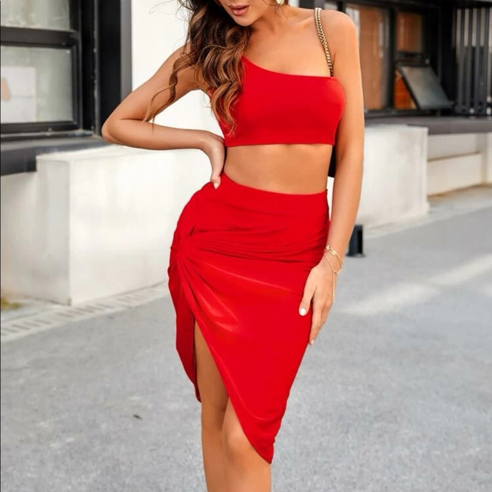 Red set - Picture 3 of 6